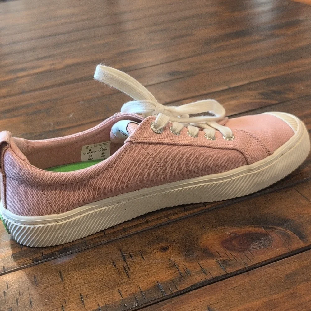 Cariuma OCA Low Sneaker